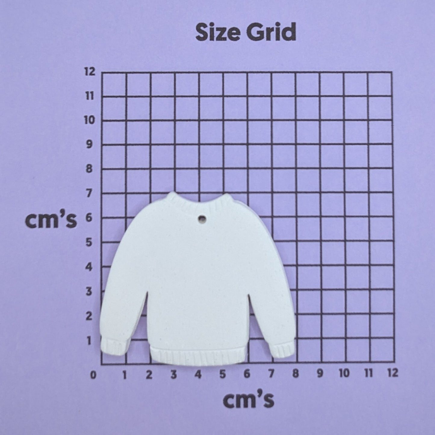 clay jumper decoration on a size grid with measurements in centimeters