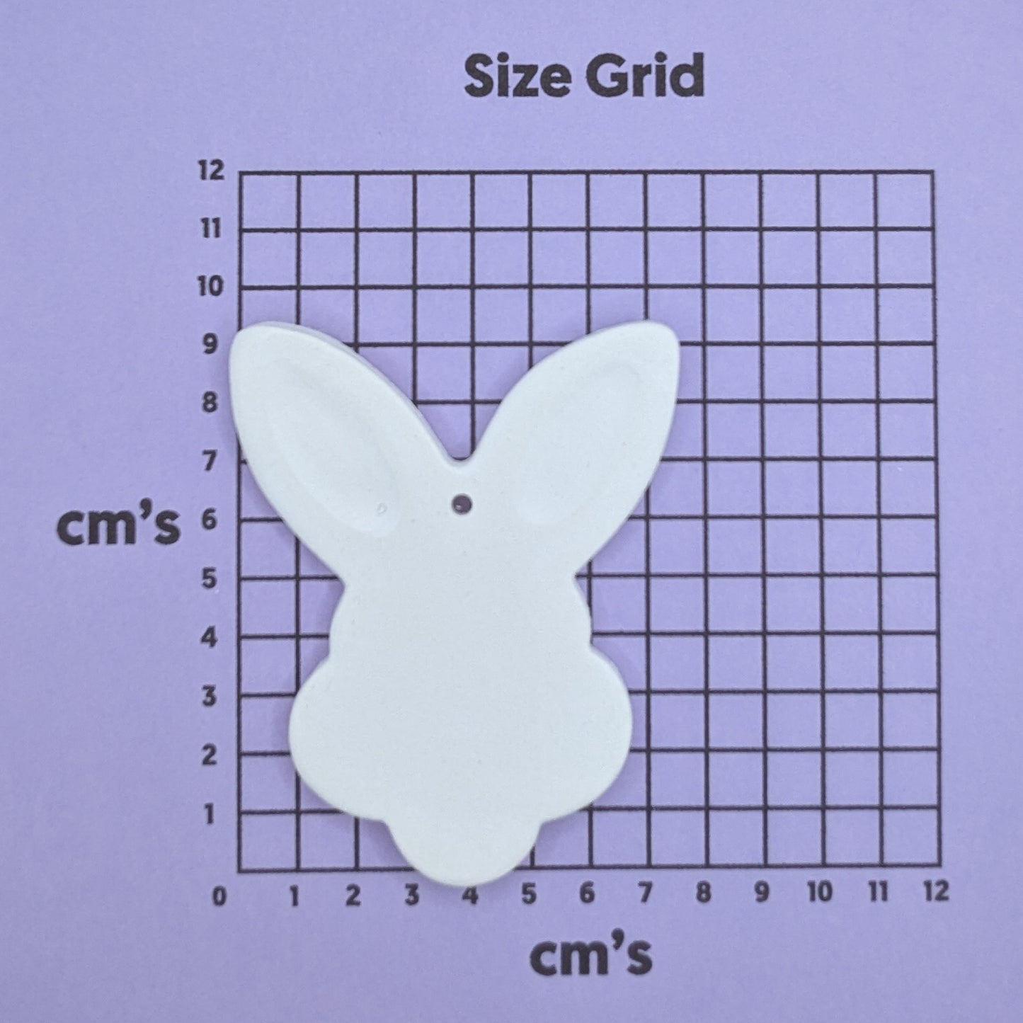 clay rabbit decoration on a size grid with measurements in centimeters