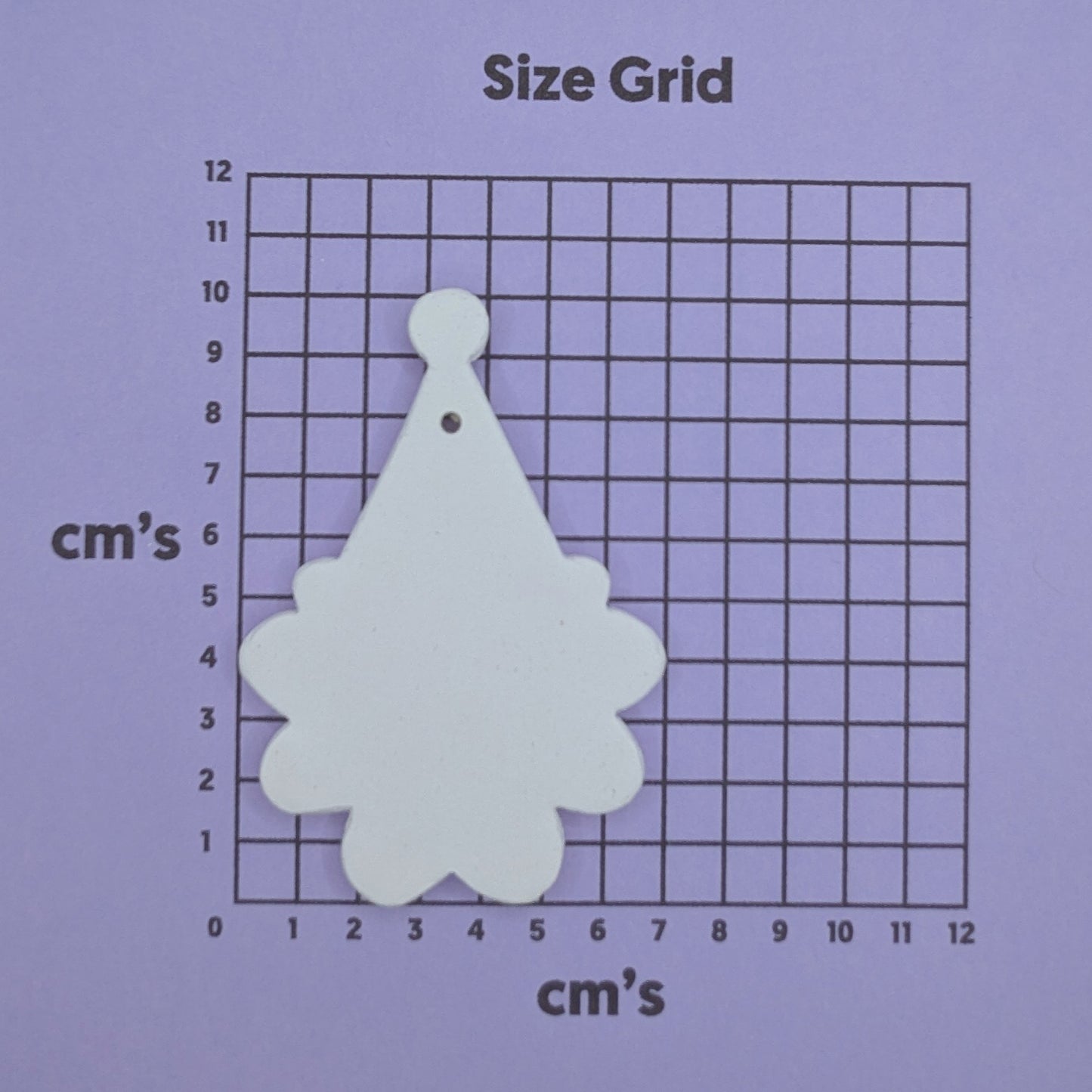 santa decoration on a size grid with centimeter markings