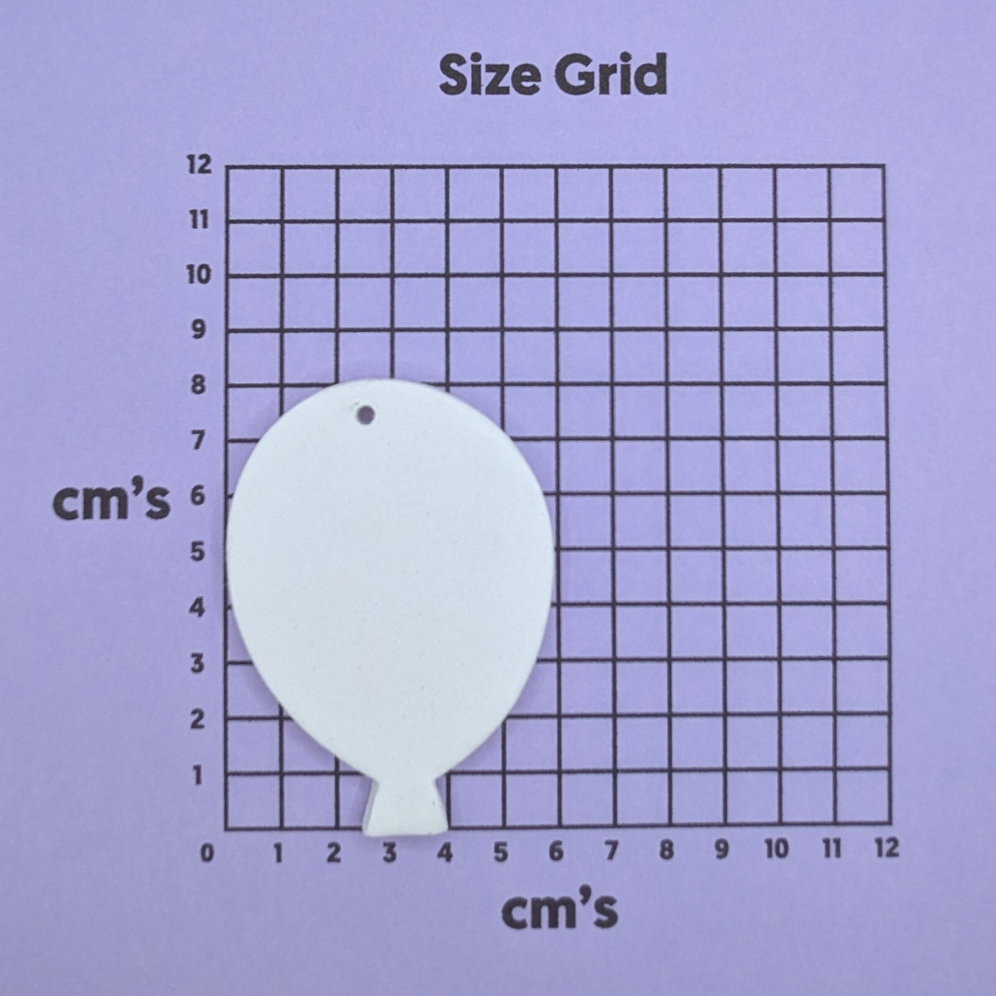 clay balloon decoration on a size grid with measurements in centimeters 
