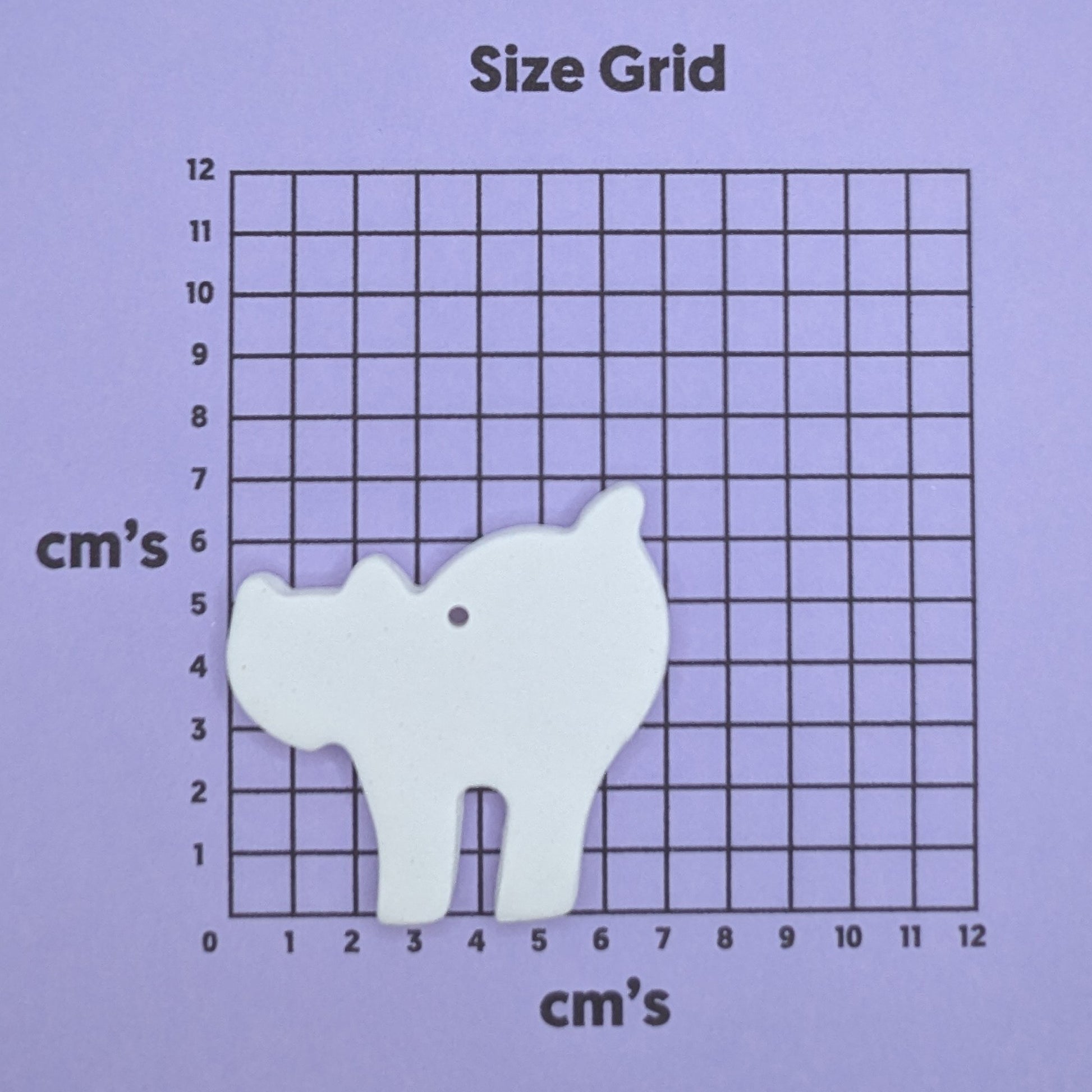 clay halloween cat shaped decoration on a size grid with measurements in centimeters 