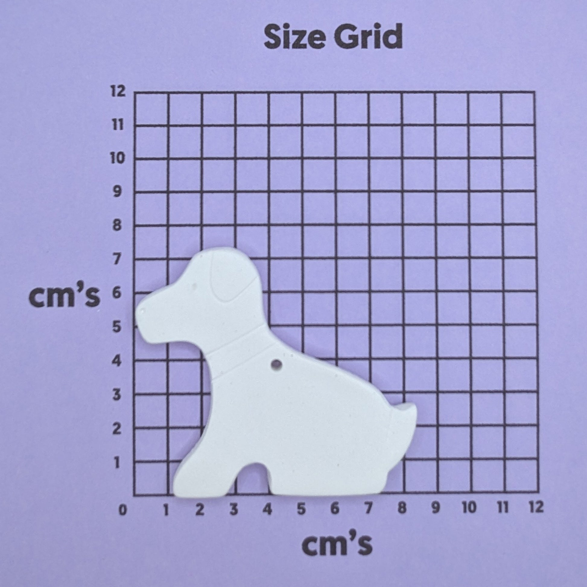 clay Labrador dog shaped decoration on a size grid with measurements in centimeters 
