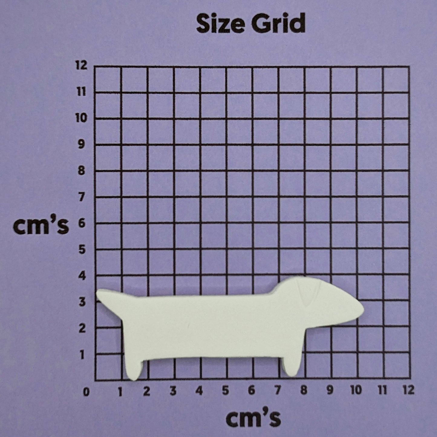 Size grid with a sausage dog decoration on a purple background