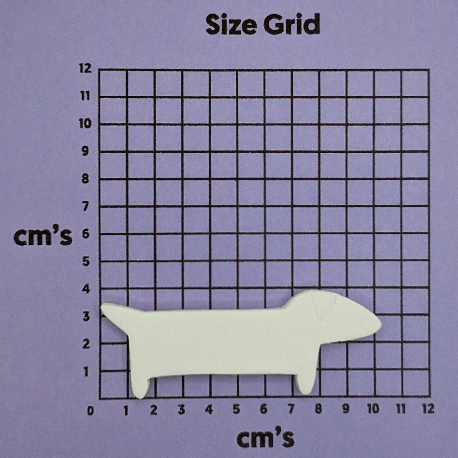 Size grid with a sausage dog decoration on a purple background