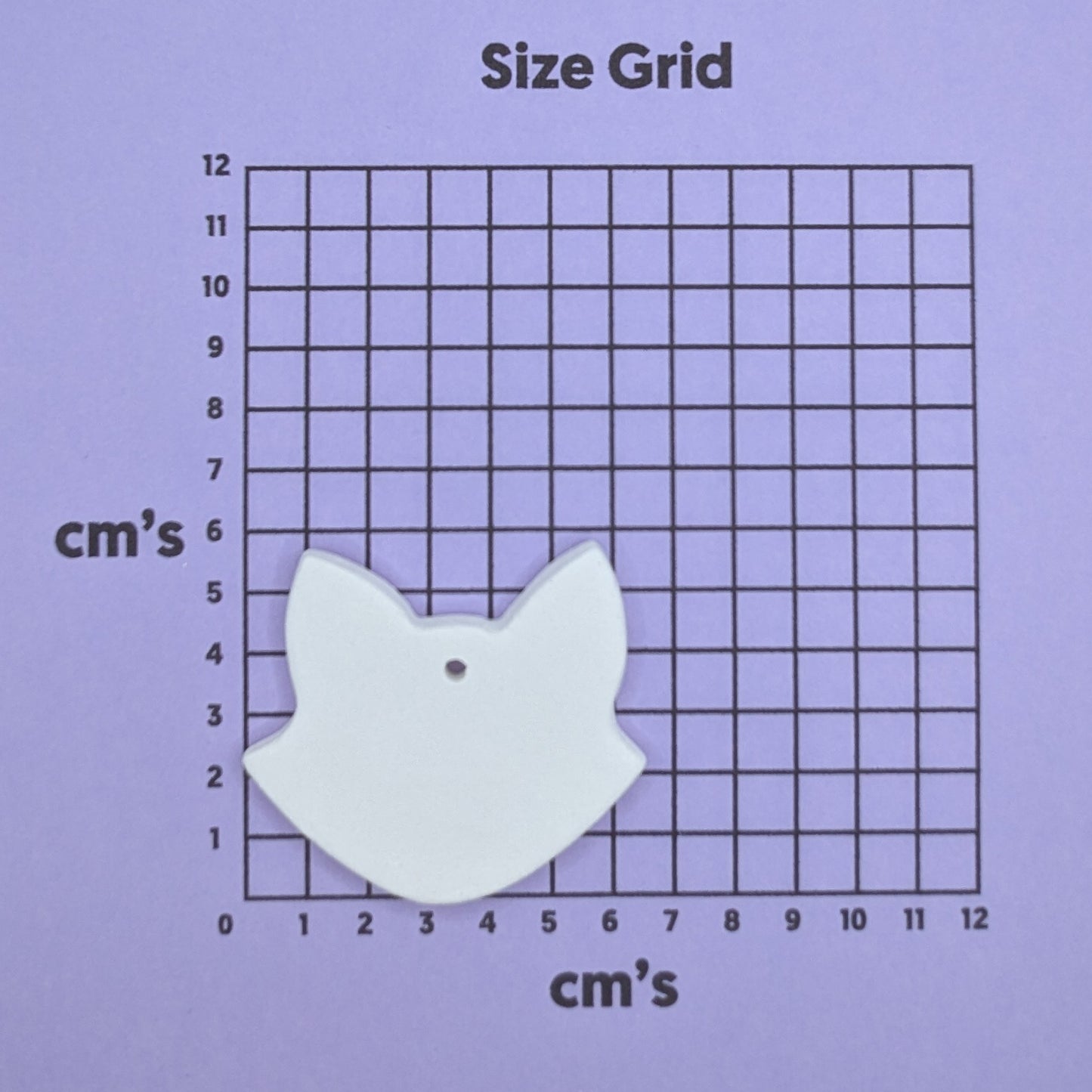 clay fox decoration on a size grid with measurements in centimeters 