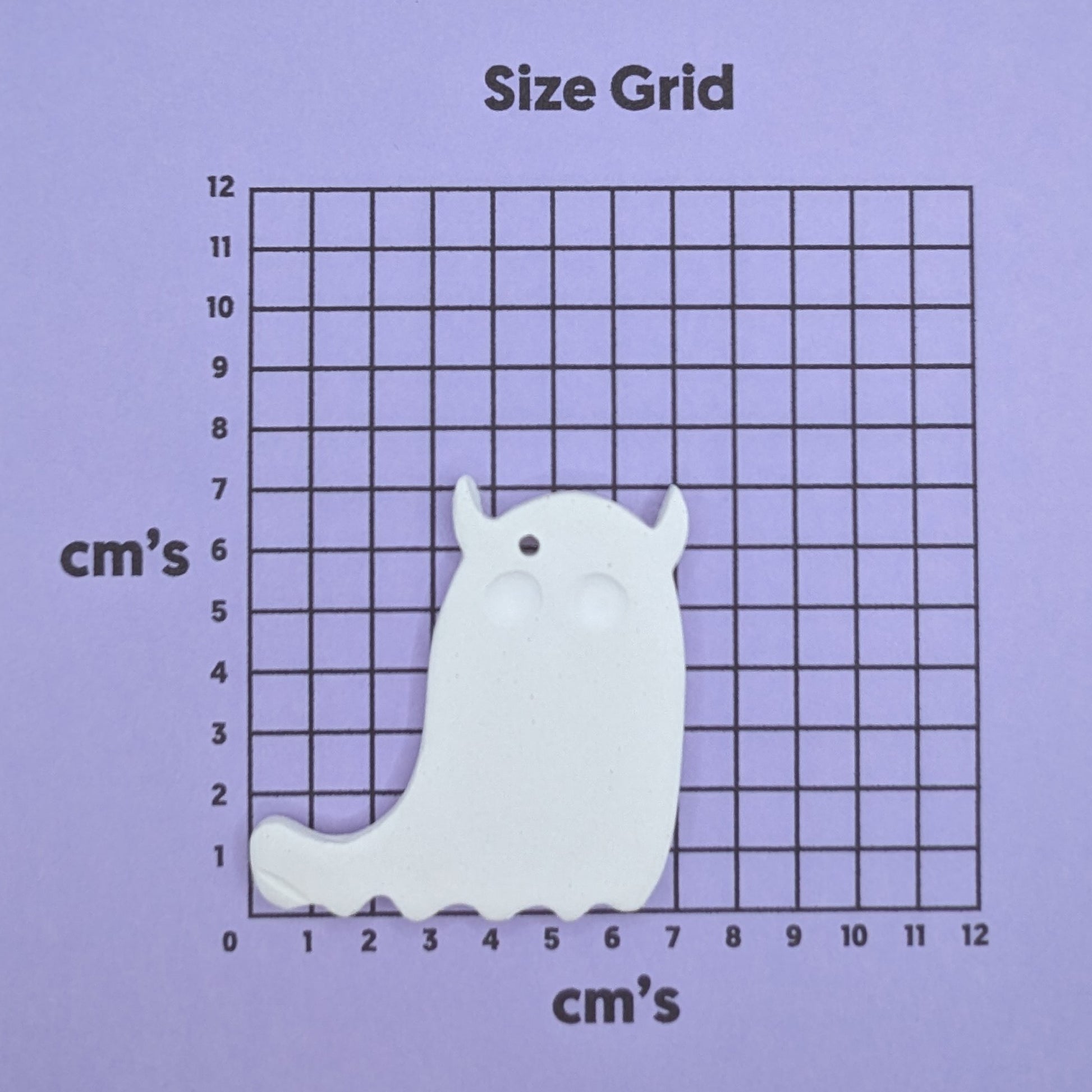 clay spooky monster decoration on a size grid with measurements in centimeters 