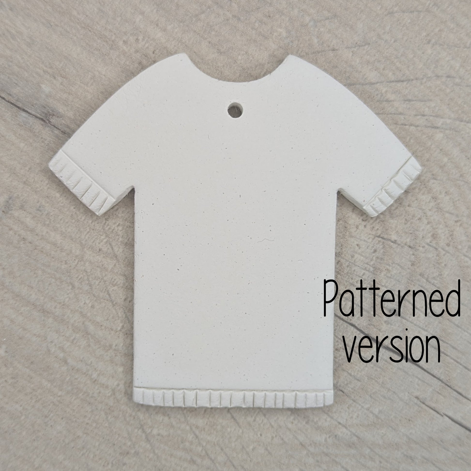 t-shirt clay decoration with detail / pattern around the sleeves and hem area, made of air dried clay